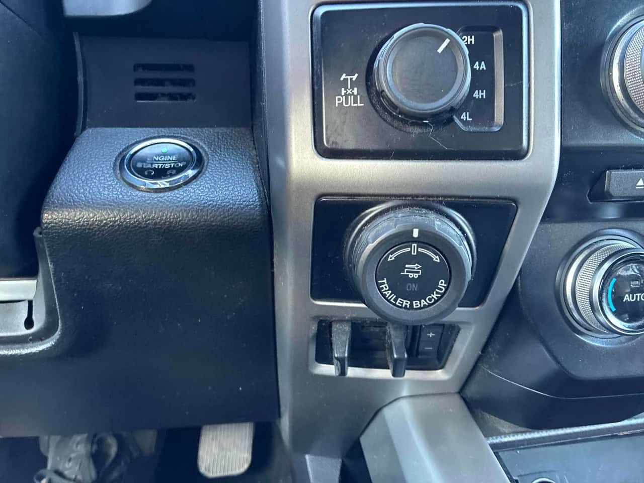 Ford F150 * 4WD SuperCrew * PANO* KEYLESS* ПОДГРЕВ* , снимка 10 - Автомобили и джипове - 53906612