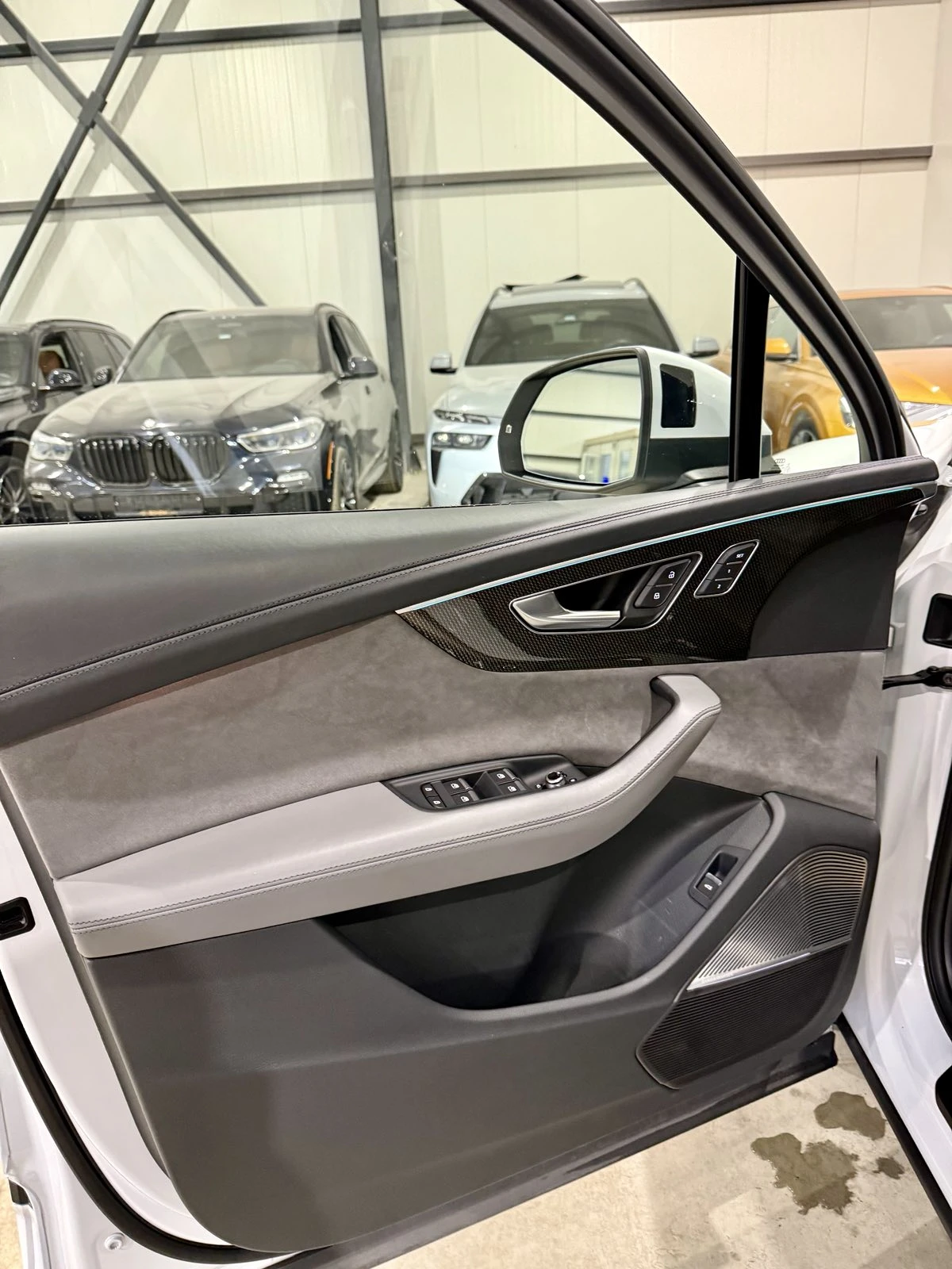 Audi SQ7 40T 507кс Black Optic, снимка 14 - Автомобили и джипове - 53973809