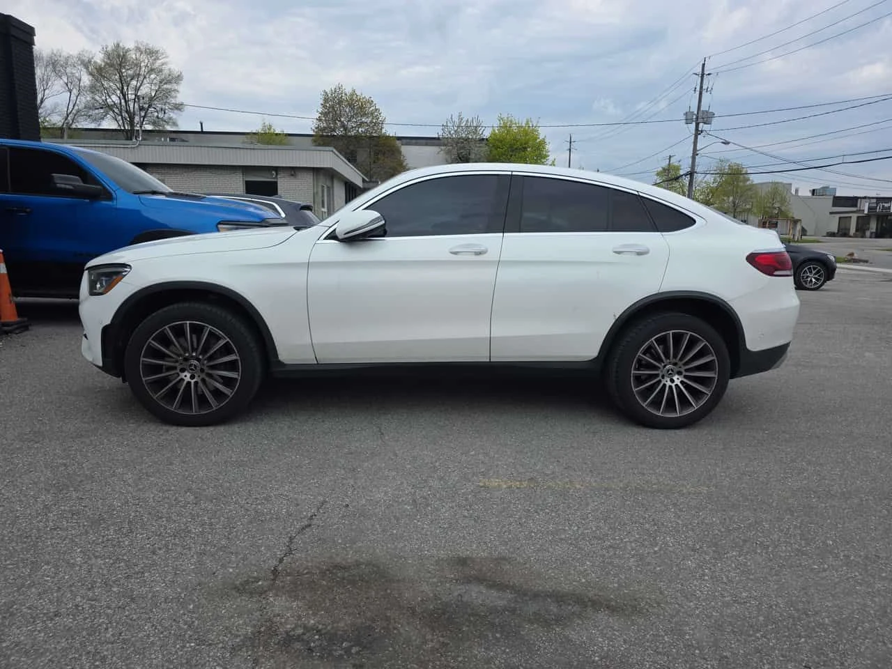Mercedes-Benz GLC 300 COUPE AMG/ПАНОРАМА/360/ПОДГРЕВИ, снимка 3 - Автомобили и джипове - 54493912