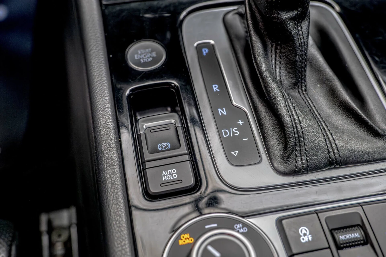 VW Touareg 3.0TDI/Terrain-Tech/Обдухване/dYnaudio/Пано/Камера, снимка 12 - Автомобили и джипове - 54510999