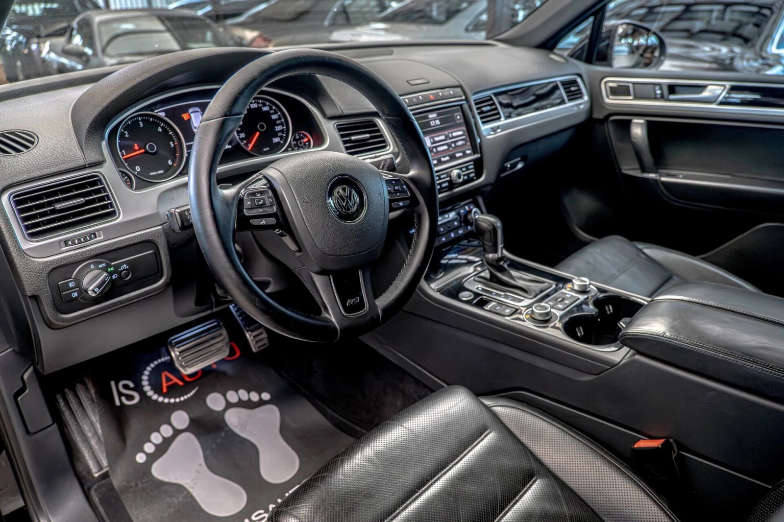 VW Touareg 3.0TDI/Terrain-Tech/Обдухване/dYnaudio/Пано/Камера, снимка 7 - Автомобили и джипове - 54510999