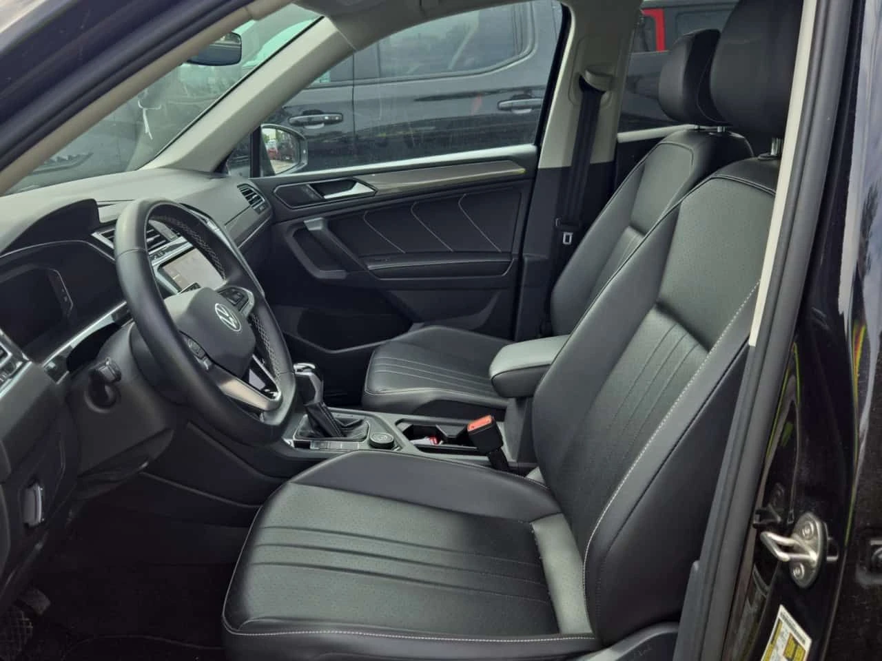 VW Tiguan COMFORTLINE/CARFAX/ФИНАНСИРАНЕ, снимка 4 - Автомобили и джипове - 54860264