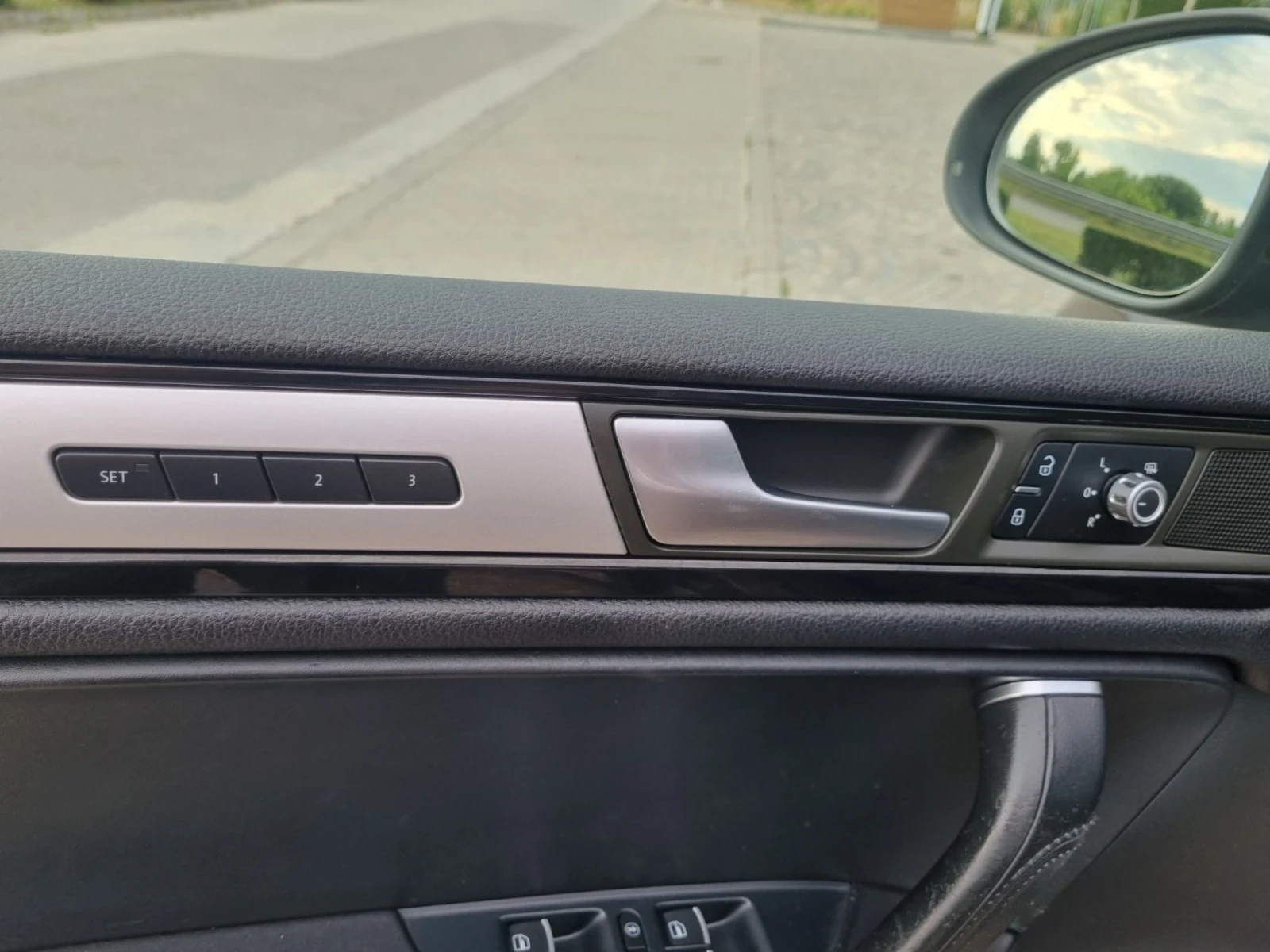 VW Touareg 3.0Tdi 4x4, снимка 11 - Автомобили и джипове - 55102312