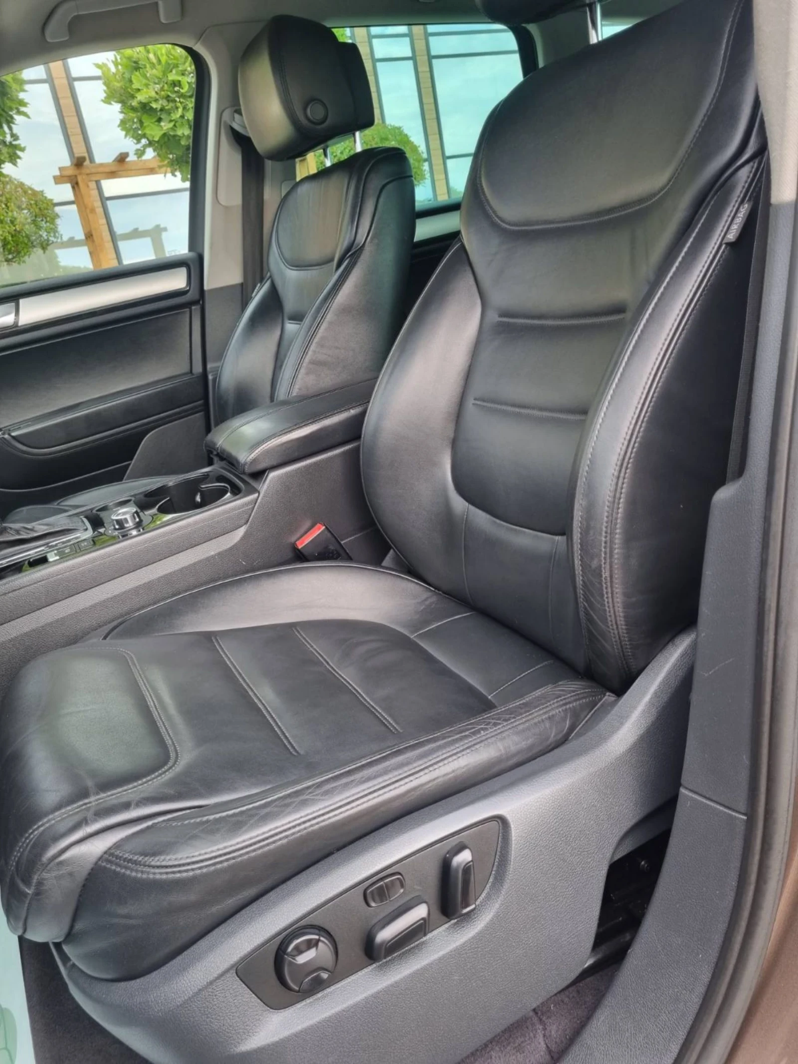 VW Touareg 3.0Tdi 4x4, снимка 10 - Автомобили и джипове - 55102312
