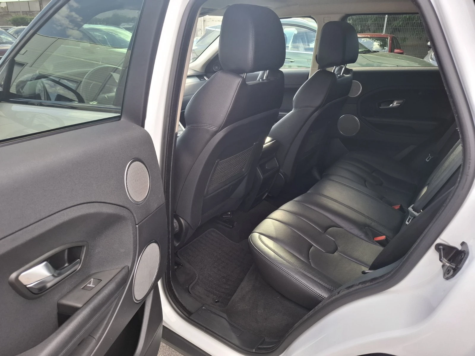 Land Rover Range Rover Evoque 2.2 TD4, снимка 6 - Автомобили и джипове - 56110671