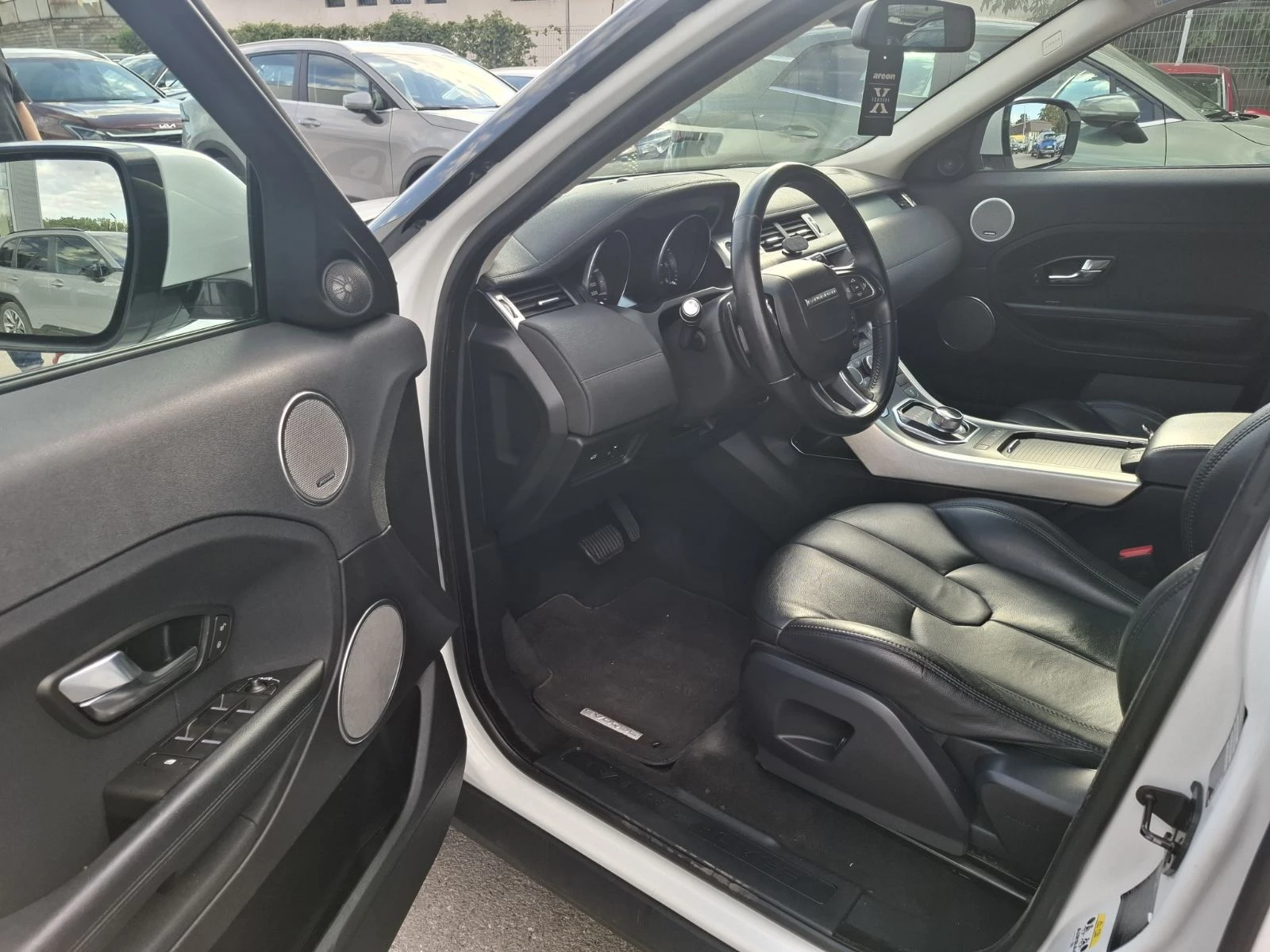 Land Rover Range Rover Evoque 2.2 TD4, снимка 8 - Автомобили и джипове - 56110671