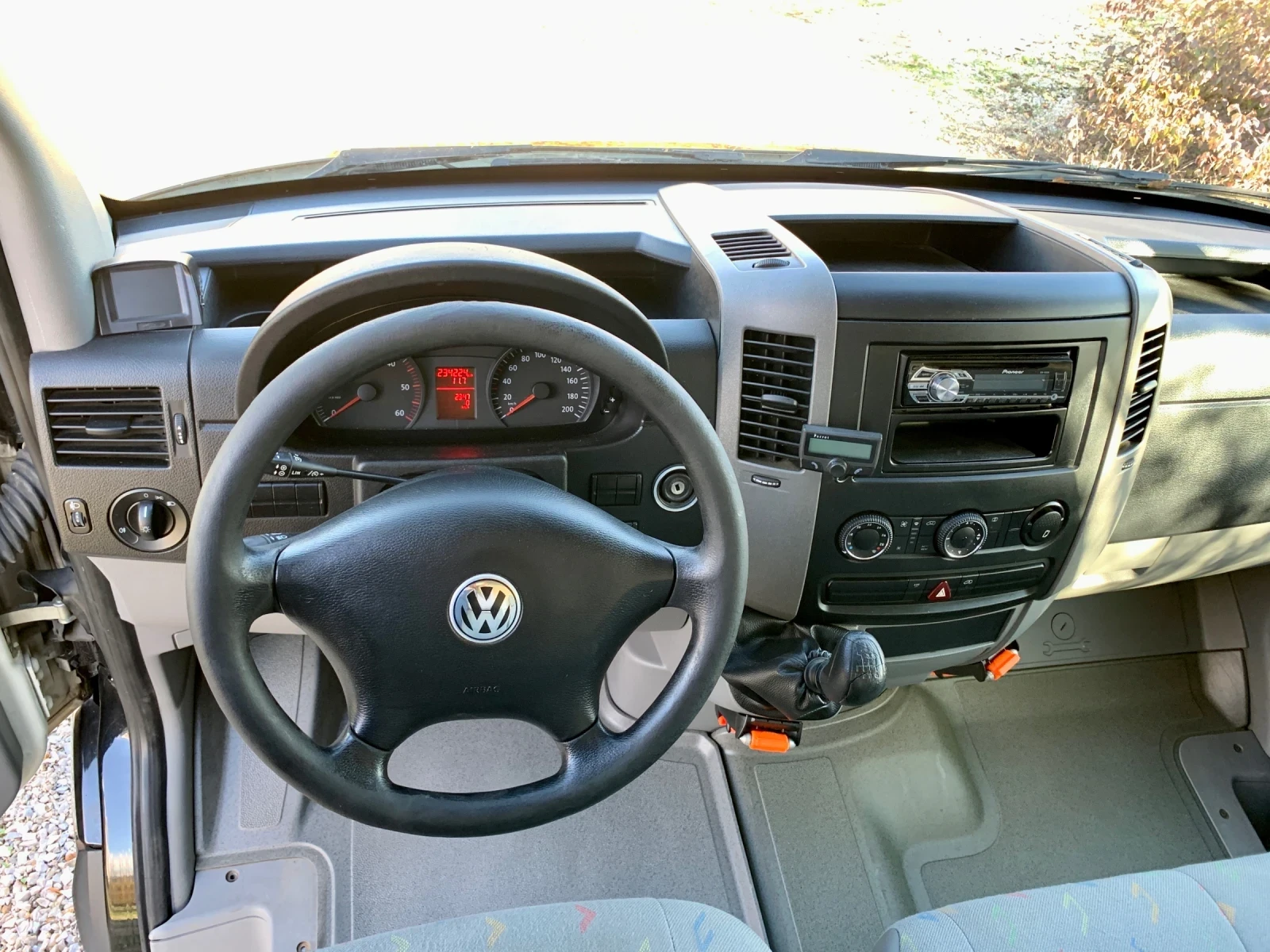 VW Crafter 4.30м.* Климатик* Темпомат* Двойна гума, снимка 12 - Бусове и автобуси - 55177694