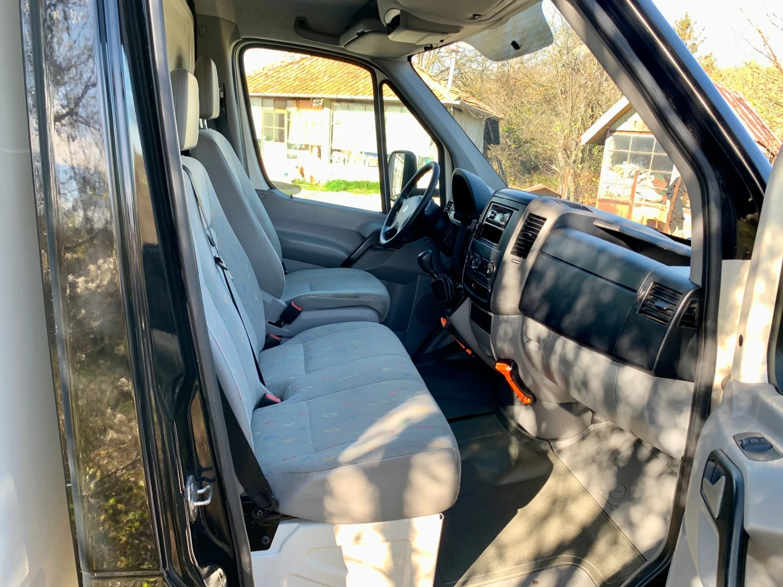 VW Crafter 4.30м.* Климатик* Темпомат* Двойна гума, снимка 13 - Бусове и автобуси - 55177694