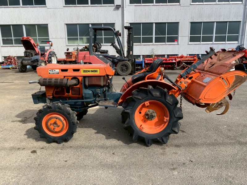 Трактор Kubota ZB7001