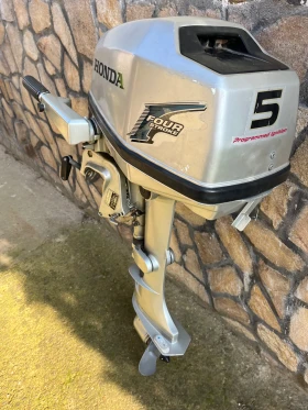 Обява за продажба на Извънбордов двигател Honda 5 hp, 4 stock ~2 100 лв. - изображение 1
