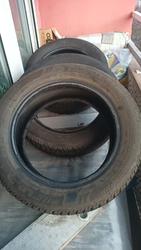 Гуми Зимни 205/55R16, снимка 2 - Гуми и джанти - 49523388