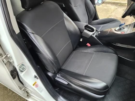 Toyota Prius 1.8I Газ, снимка 13