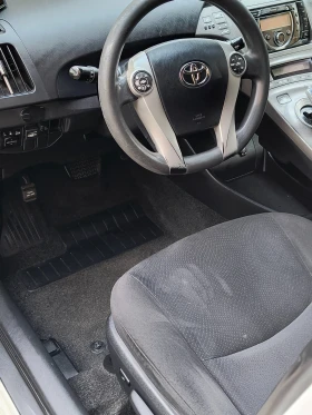 Toyota Prius 1.8I Газ, снимка 12