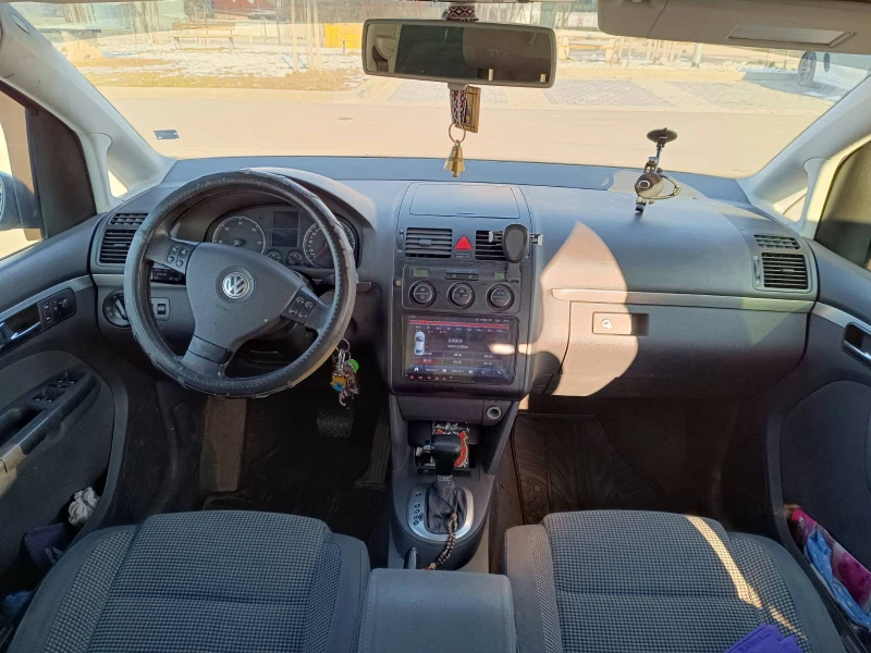 VW Touran, снимка 4 - Автомобили и джипове - 47137381