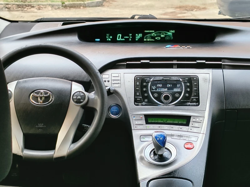 Toyota Prius 1.8I Газ, снимка 10 - Автомобили и джипове - 48332578