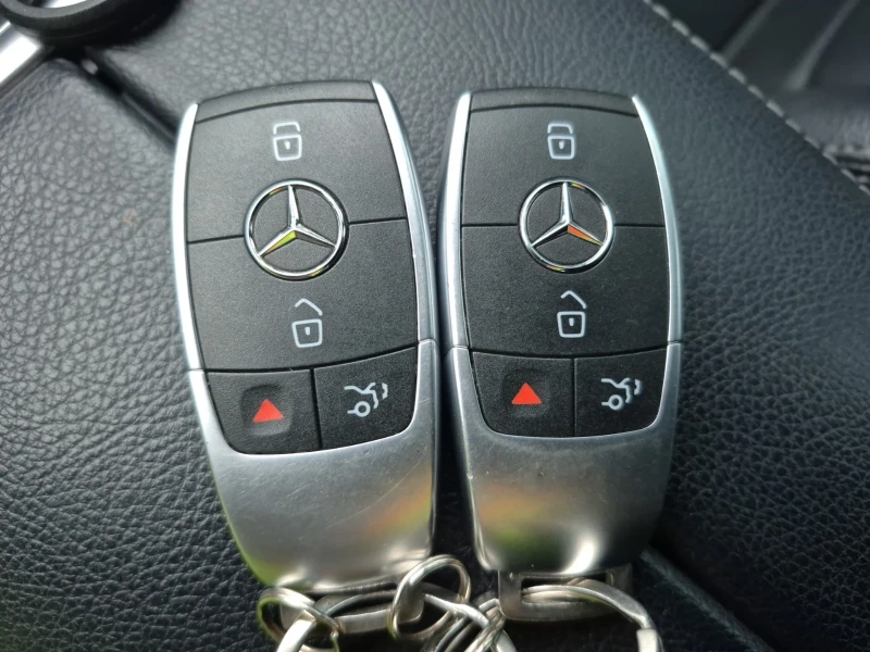 Mercedes-Benz C 300 AMG* Pano* 2 ключа, снимка 11 - Автомобили и джипове - 52722904