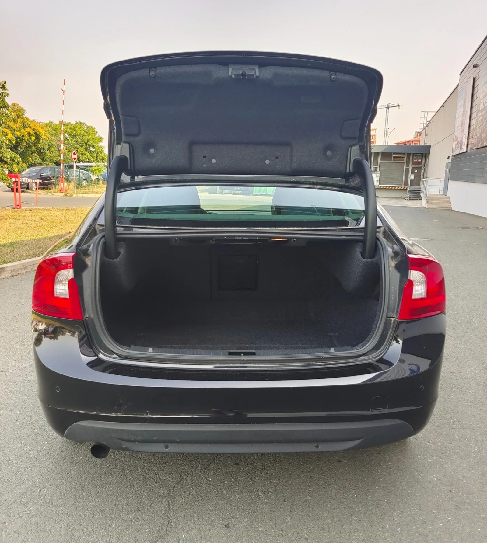 Volvo S60 2.0 D3 Swiss Aut. | Mobile.bg — изображение 12