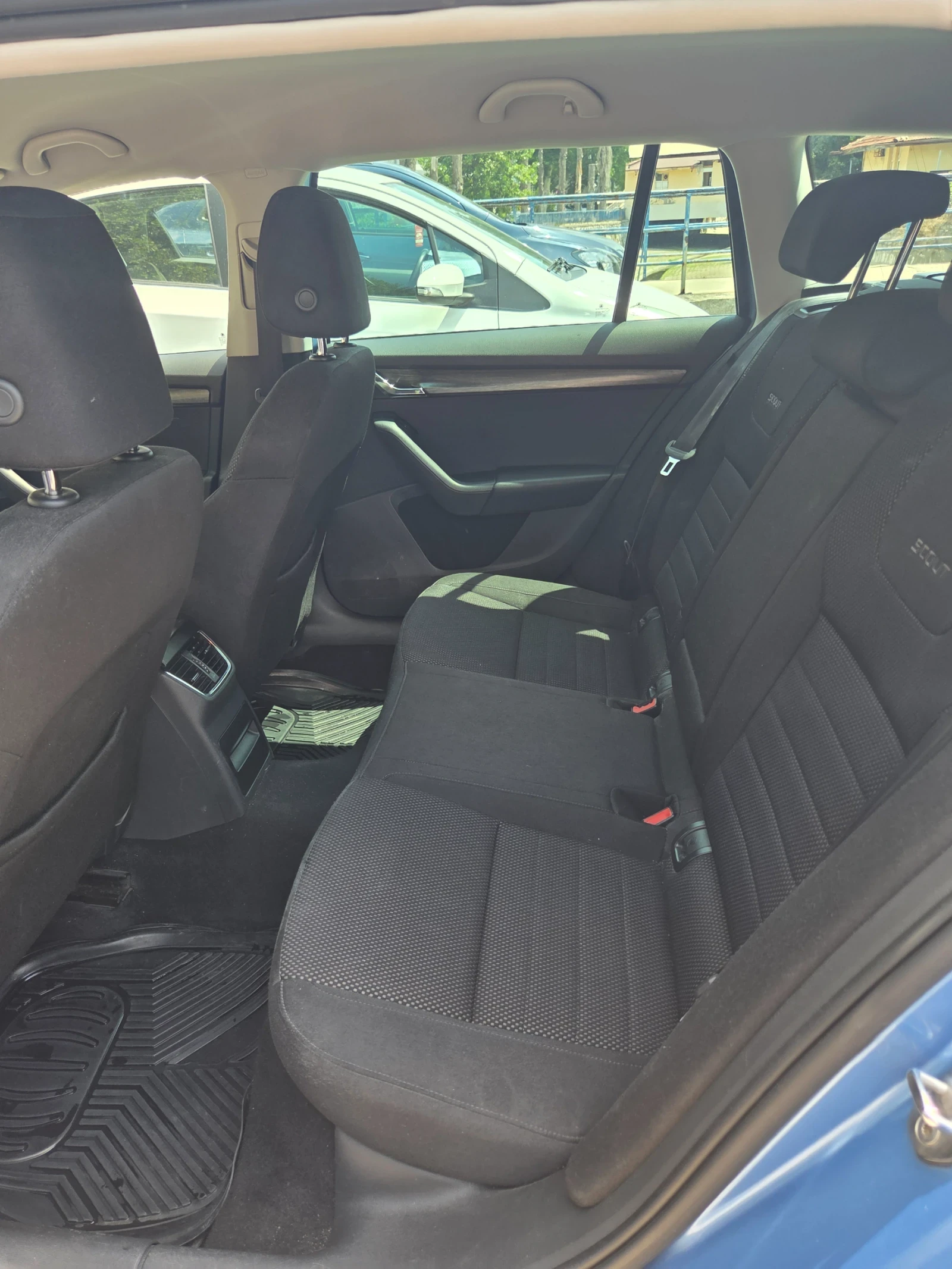 Skoda Octavia Scout - изображение 10