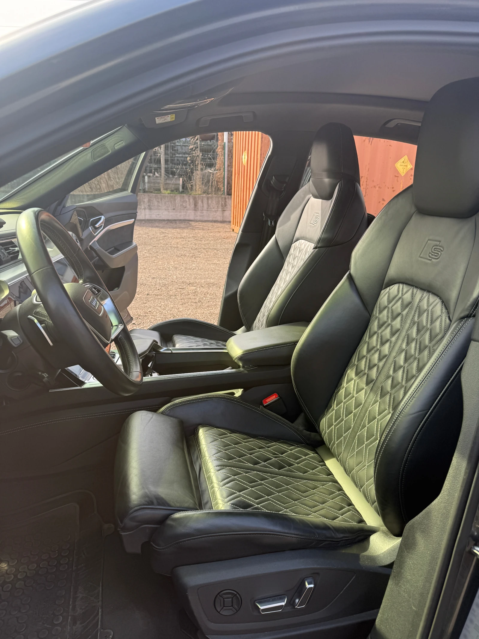 Audi E-Tron Q8 Sportback, снимка 14 - Автомобили и джипове - 53721886