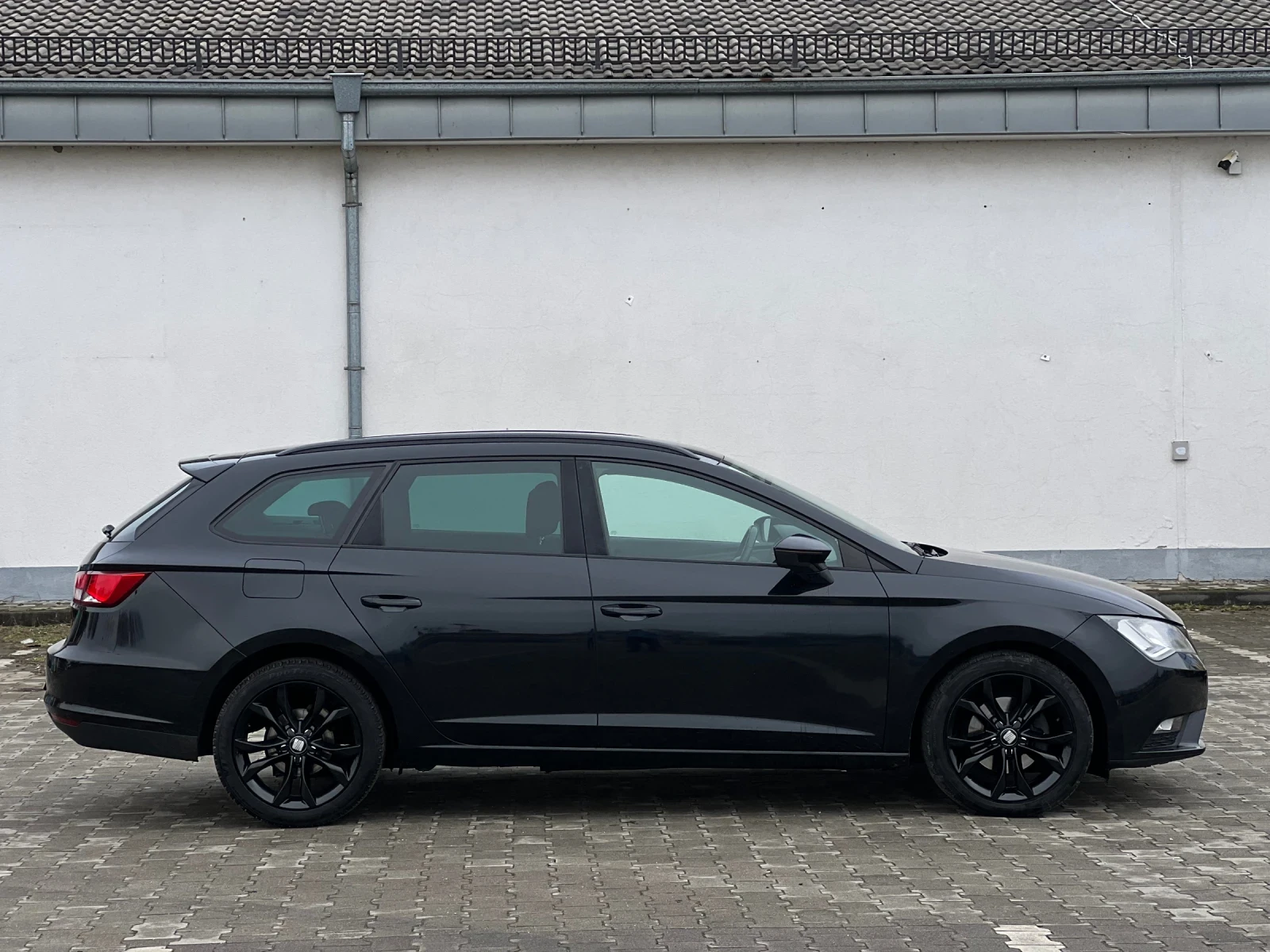 Seat Leon ST 1.6TDI 110кс , снимка 4 - Автомобили и джипове - 53938383