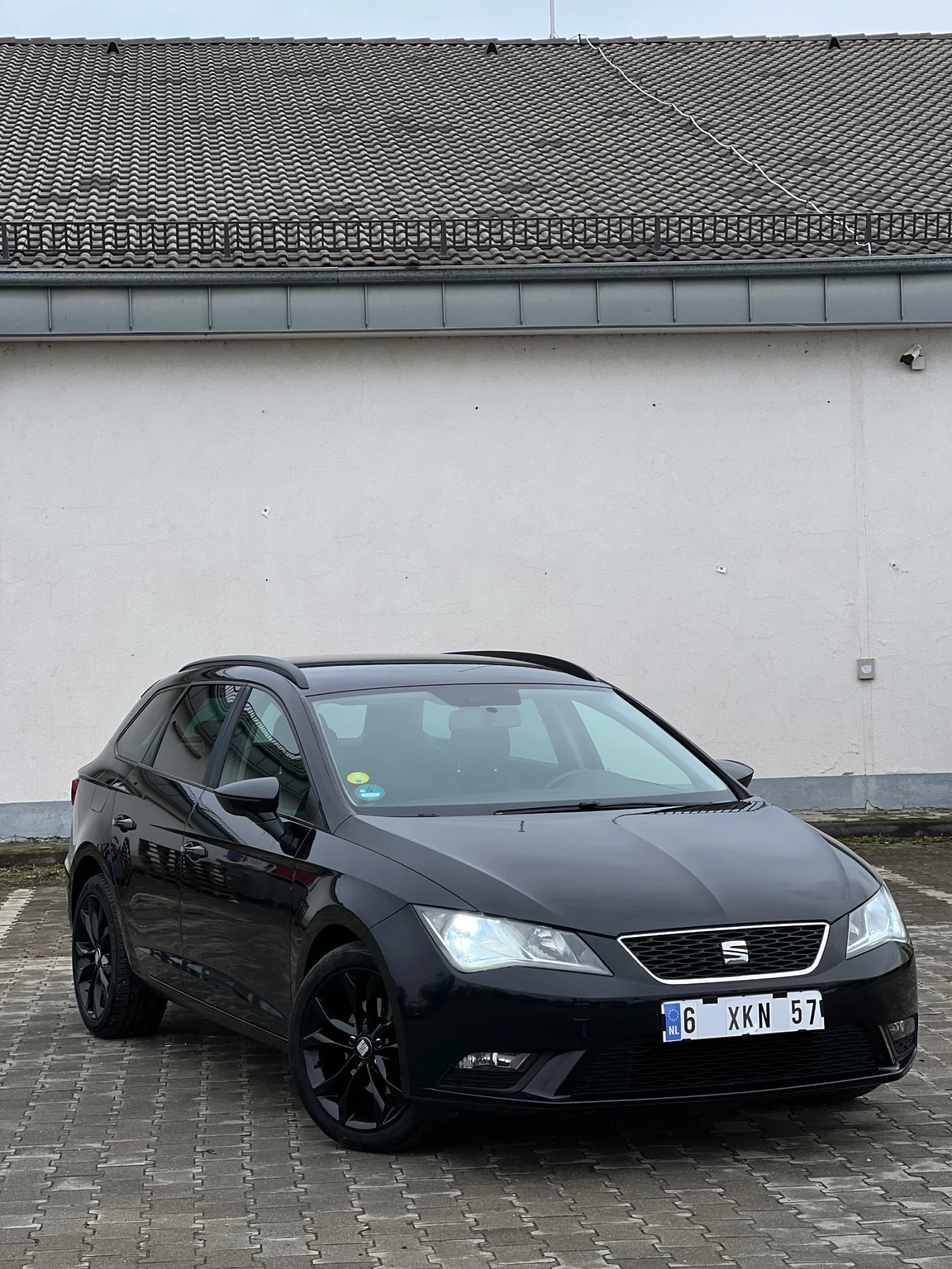 Seat Leon ST 1.6TDI 110кс , снимка 2 - Автомобили и джипове - 53938383