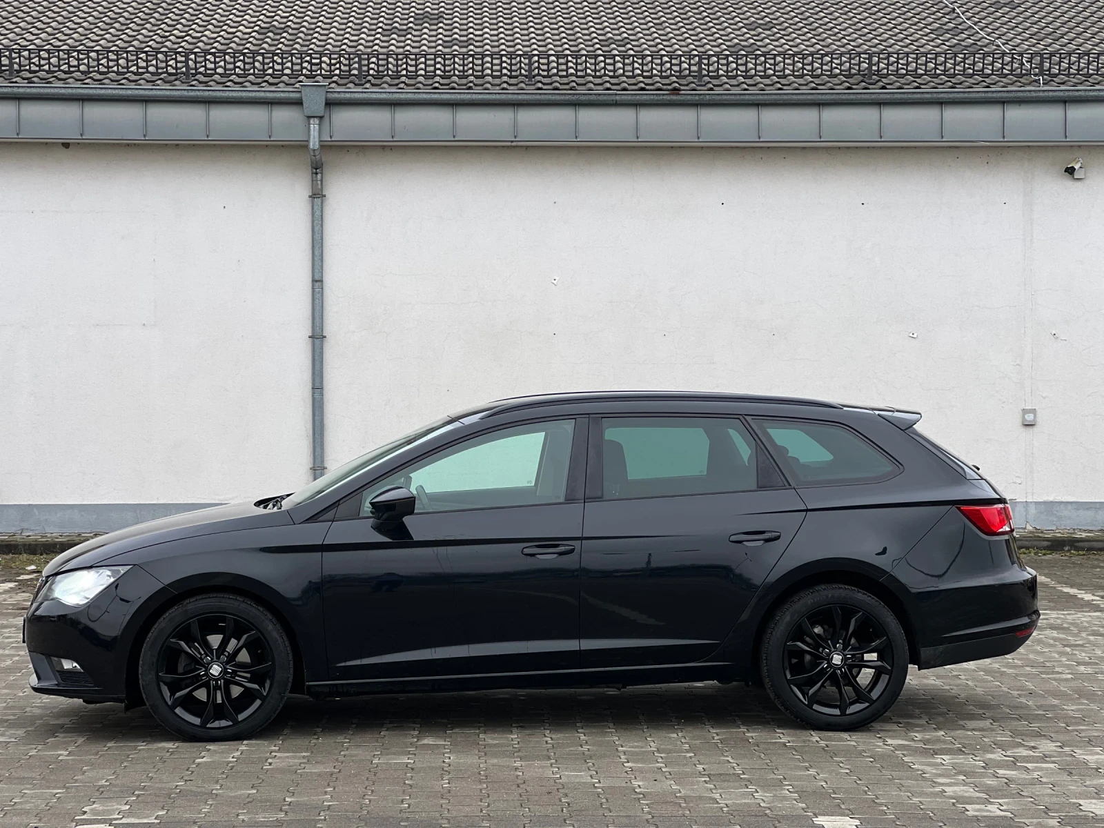 Seat Leon ST 1.6TDI 110кс , снимка 3 - Автомобили и джипове - 53938383