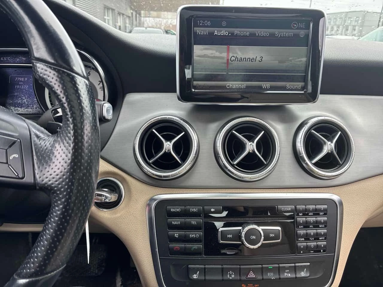 Mercedes-Benz CLA 250 4MATIC * AMG PACK* ПАНОРАМА* ДВА ЧИФТА ГУМИ/ДЖАНТИ, снимка 9 - Автомобили и джипове - 53951359