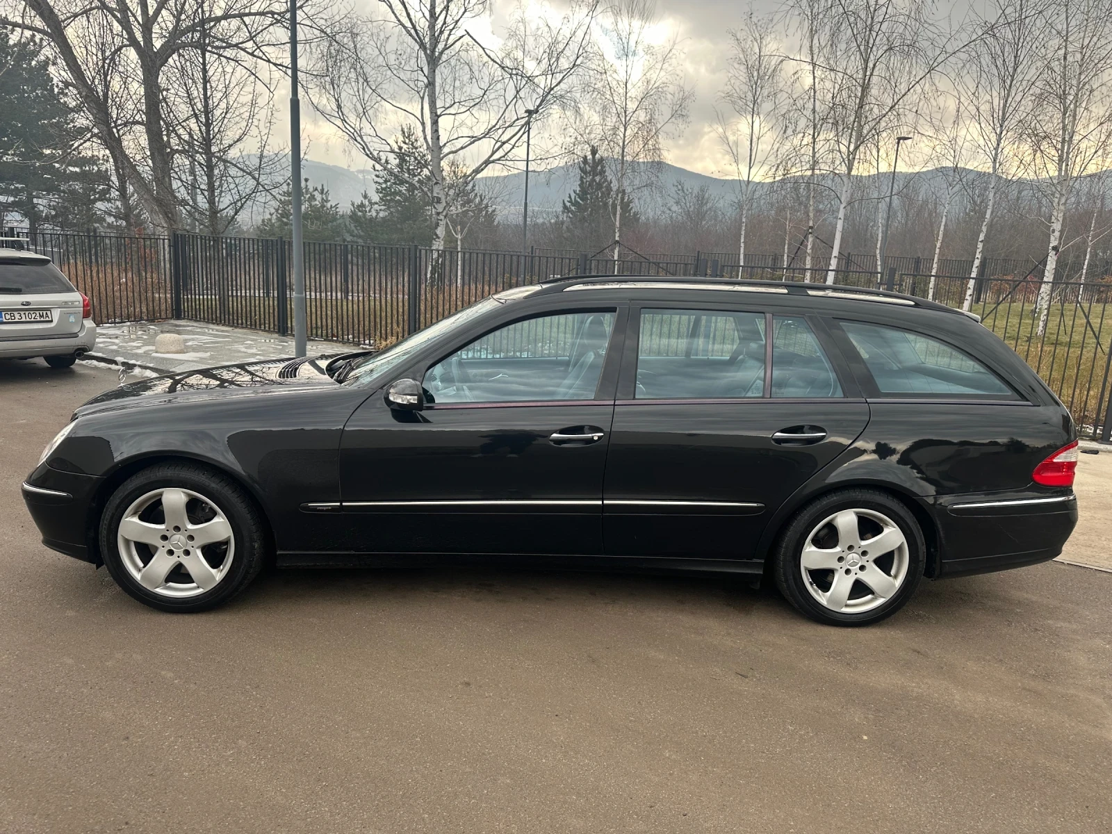 Mercedes-Benz E 500 4MATIC, снимка 11 - Автомобили и джипове - 53960980