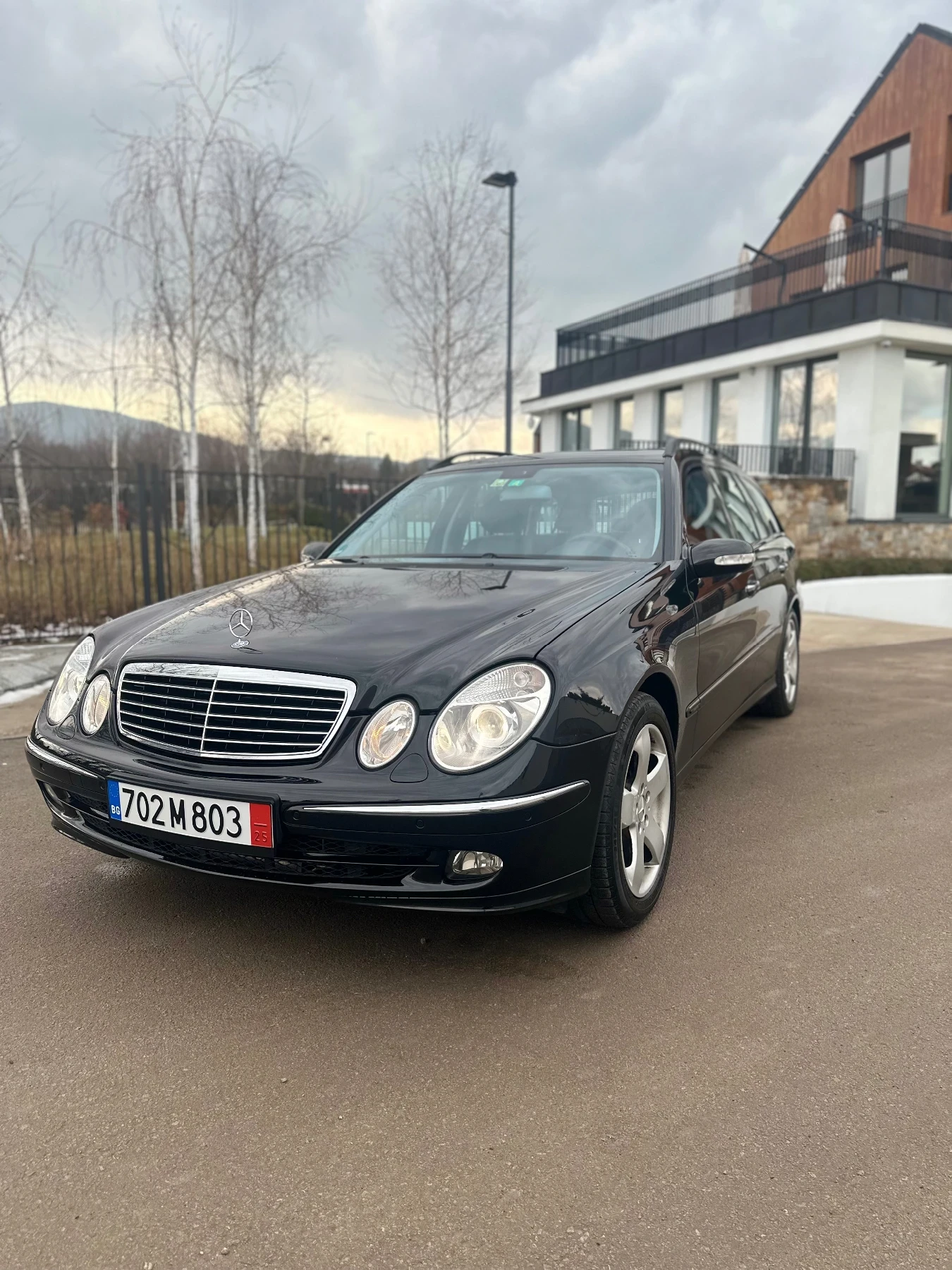 Mercedes-Benz E 500 4MATIC, снимка 5 - Автомобили и джипове - 53960980