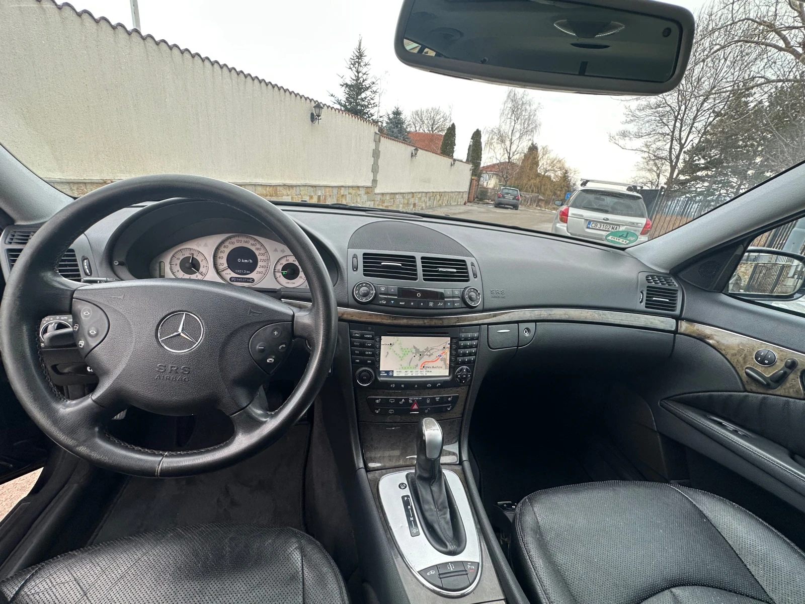 Mercedes-Benz E 500 4MATIC, снимка 6 - Автомобили и джипове - 53960980