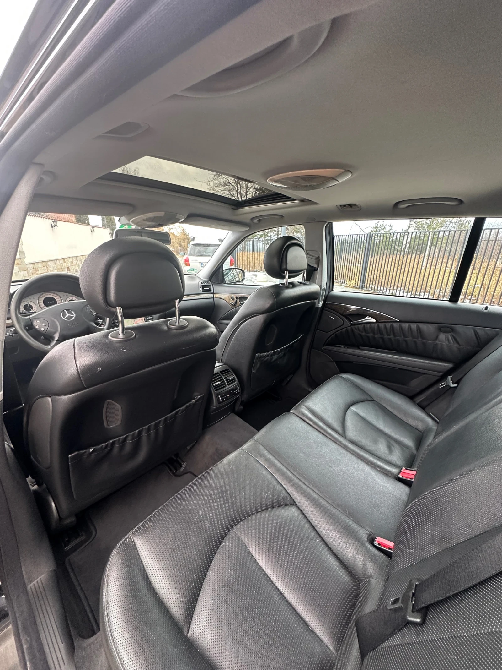 Mercedes-Benz E 500 4MATIC, снимка 14 - Автомобили и джипове - 53960980