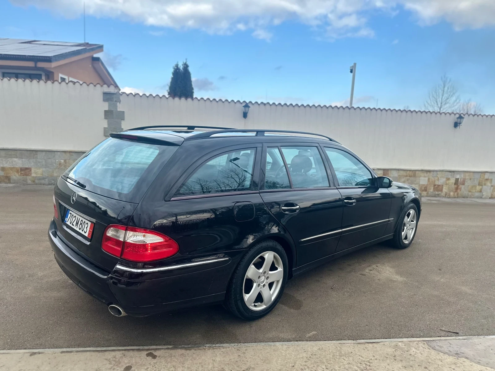 Mercedes-Benz E 500 4MATIC, снимка 2 - Автомобили и джипове - 53960980