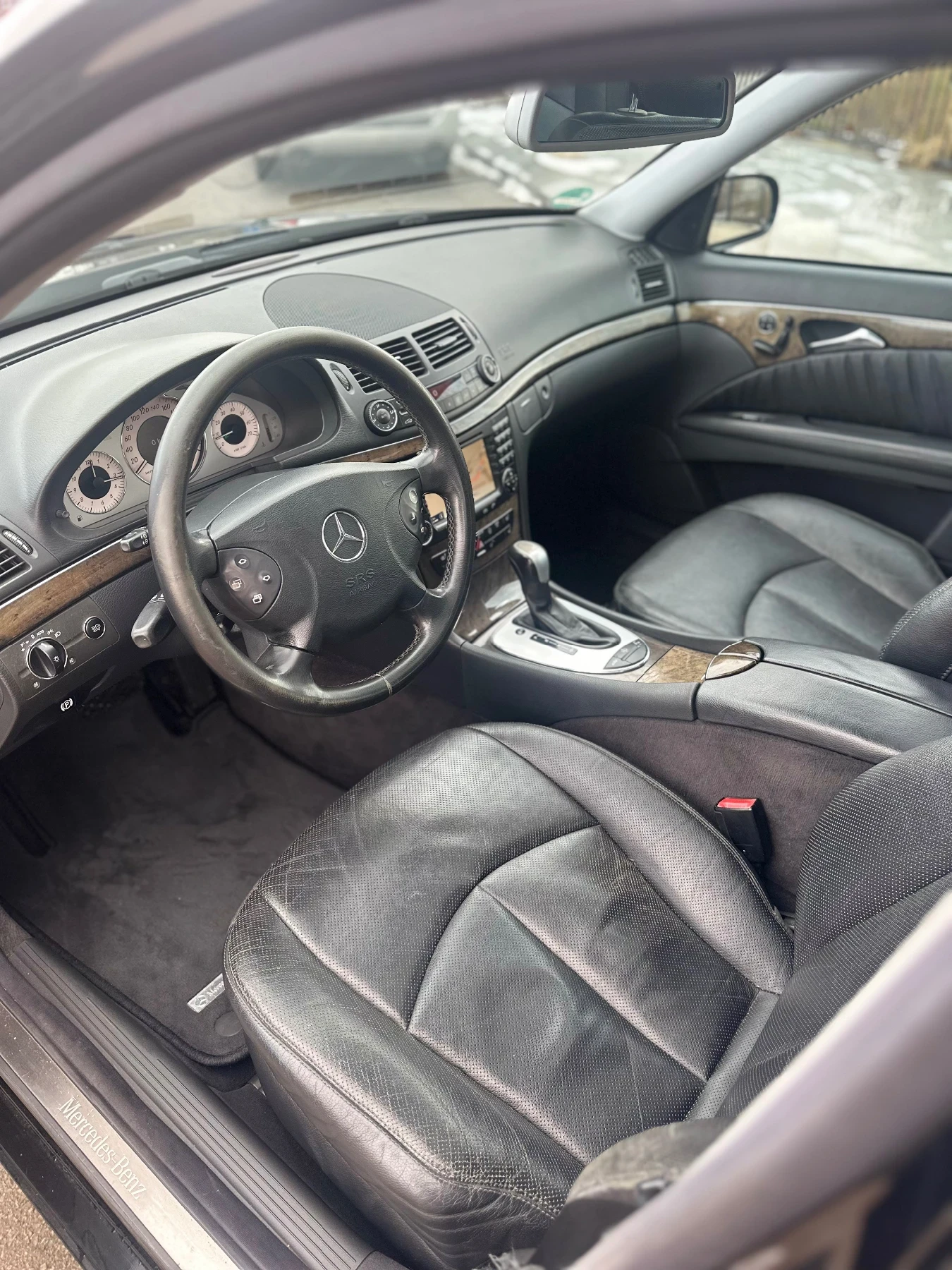 Mercedes-Benz E 500 4MATIC, снимка 8 - Автомобили и джипове - 53960980