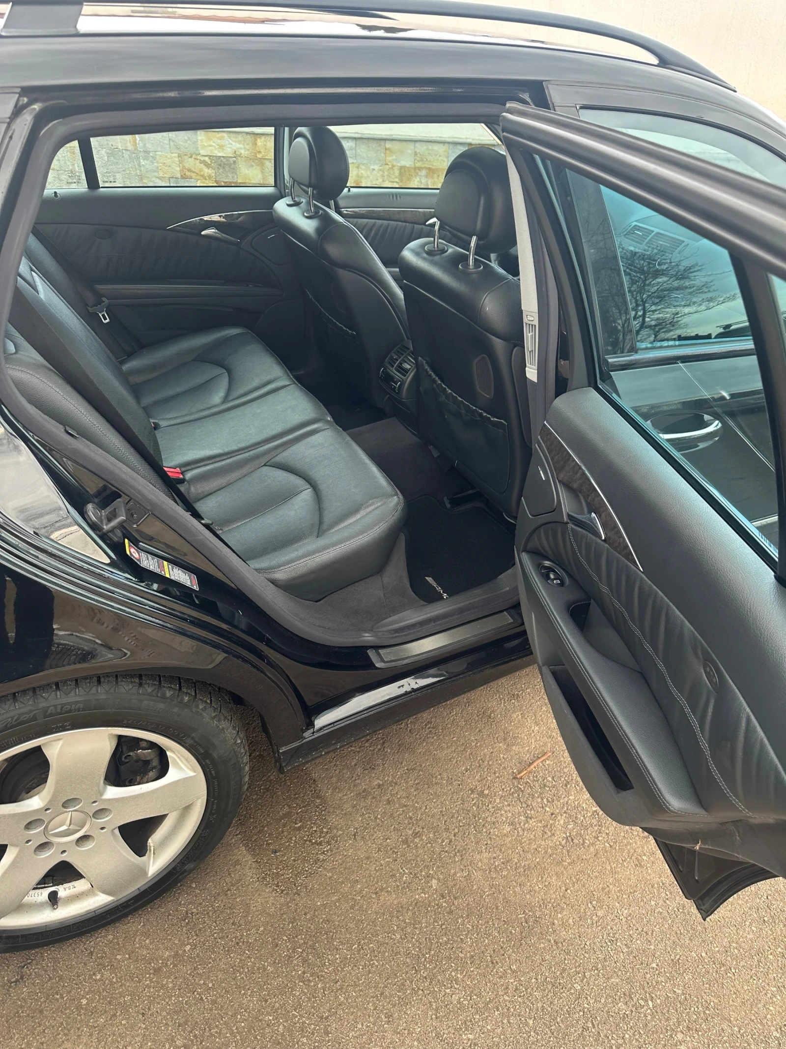 Mercedes-Benz E 500 4MATIC, снимка 7 - Автомобили и джипове - 53960980