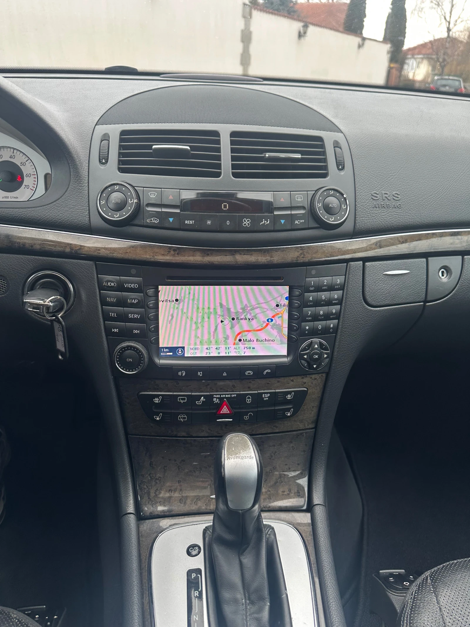 Mercedes-Benz E 500 4MATIC, снимка 15 - Автомобили и джипове - 53960980