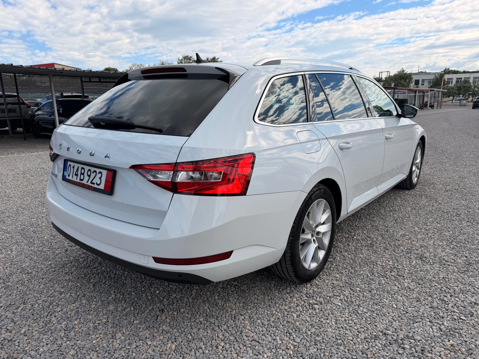 Skoda Superb, снимка 6 - Автомобили и джипове - 54541360