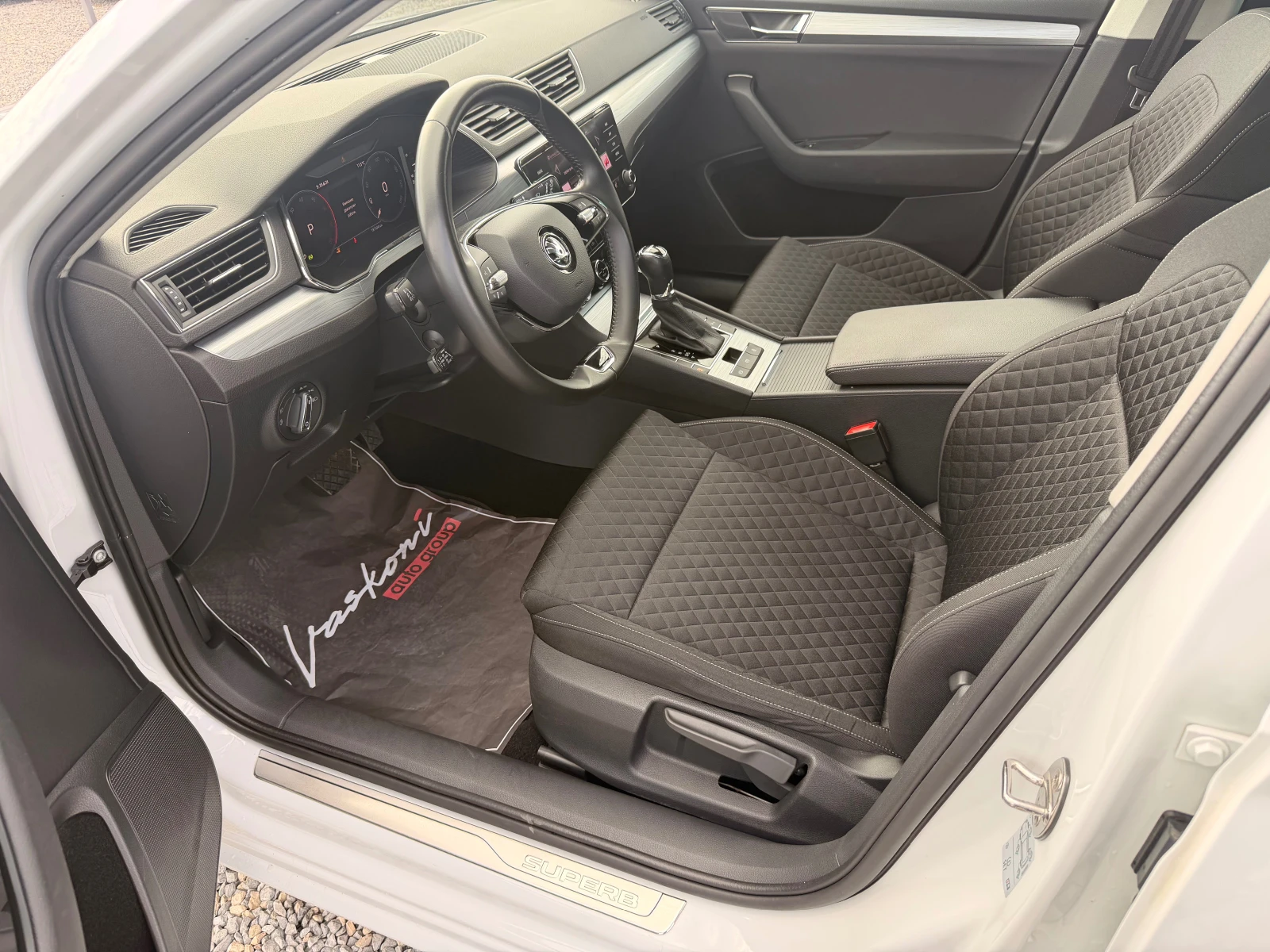 Skoda Superb, снимка 7 - Автомобили и джипове - 54541360