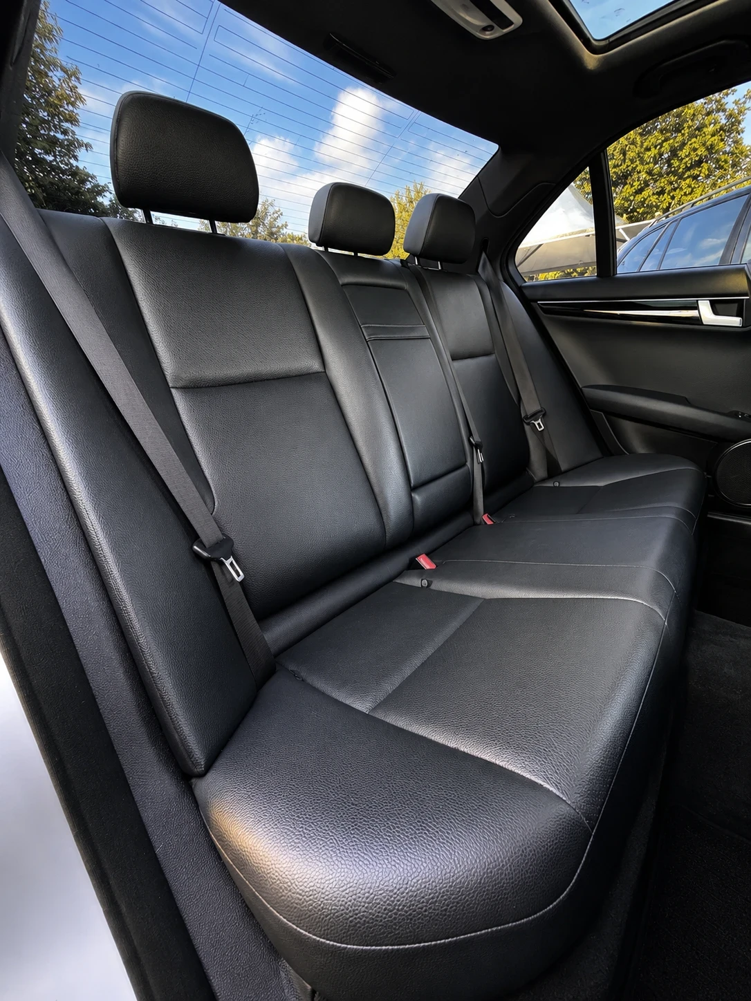 Mercedes-Benz C 350 306HP| AMG LINE| 7G| PANO| CAMERA| 4-MATIC| ЛИЗИНГ, снимка 9 - Автомобили и джипове - 54874057