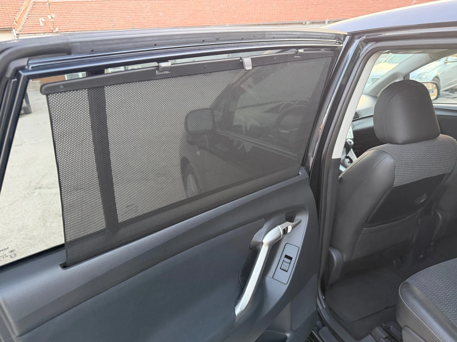 Toyota Verso 1.8i Автомат, снимка 15 - Автомобили и джипове - 55119890