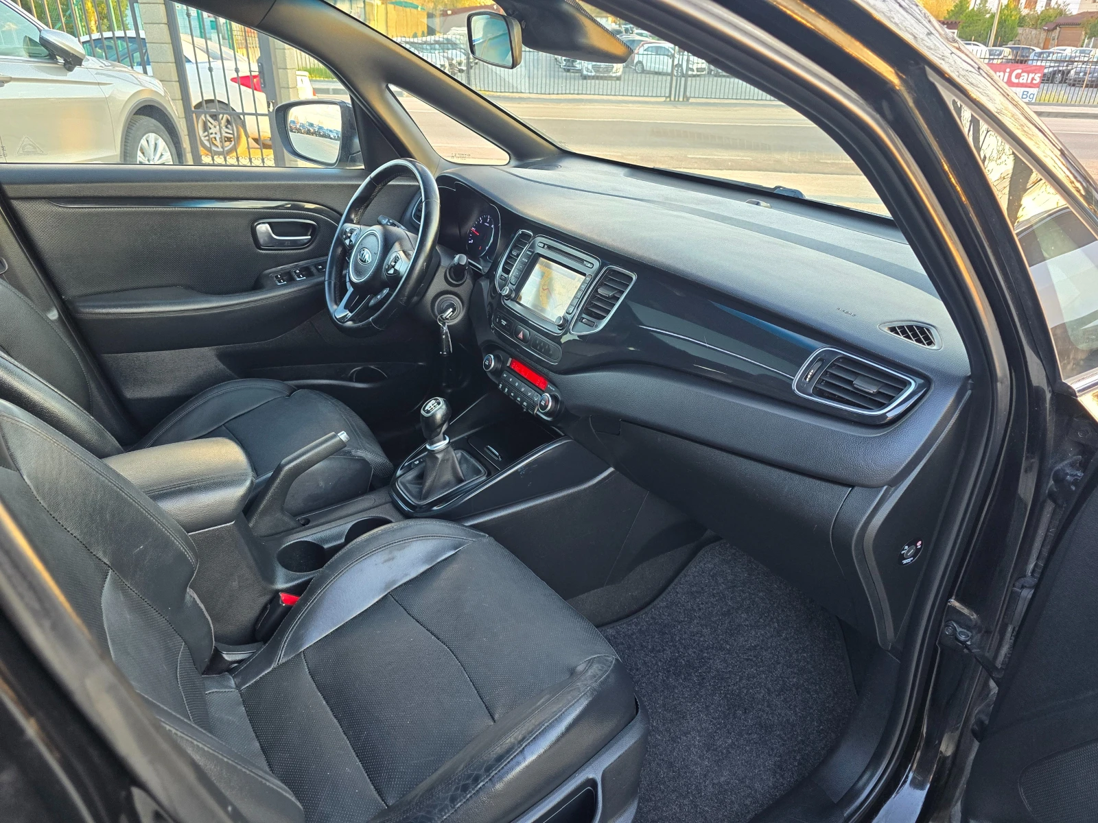 Kia Carens 1.7CRDI, 7-места, Кожа, Камера, Нави!, снимка 10 - Автомобили и джипове - 55142716
