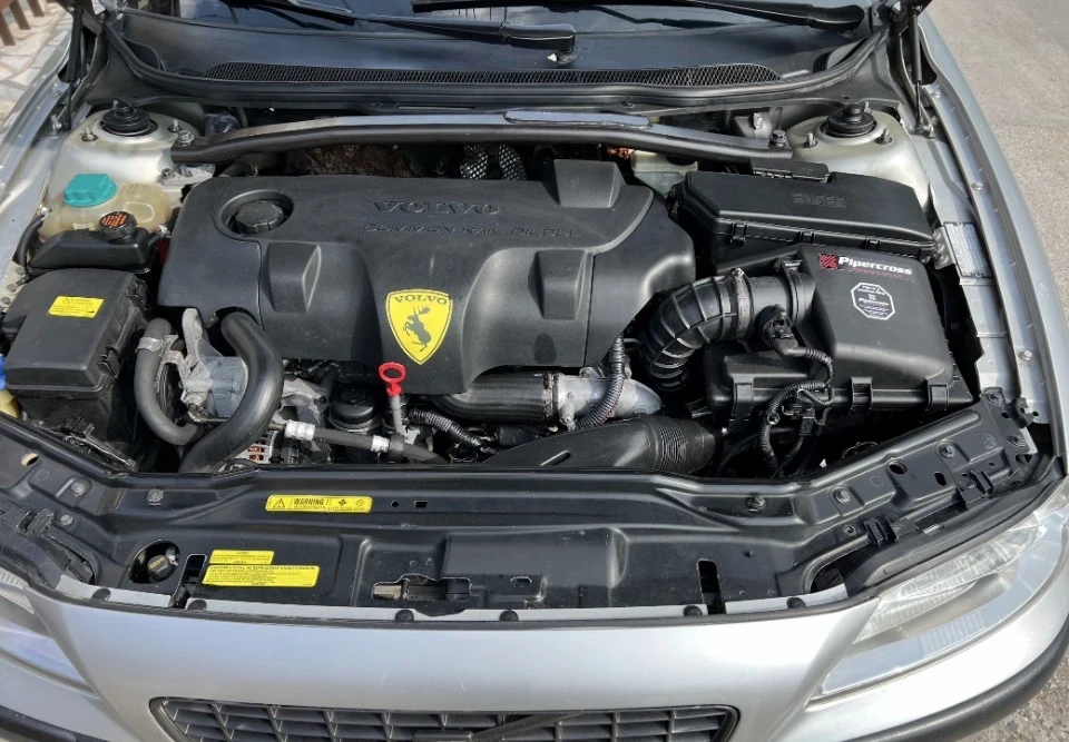 Volvo S60 2.4 D5, снимка 4 - Автомобили и джипове - 55424067