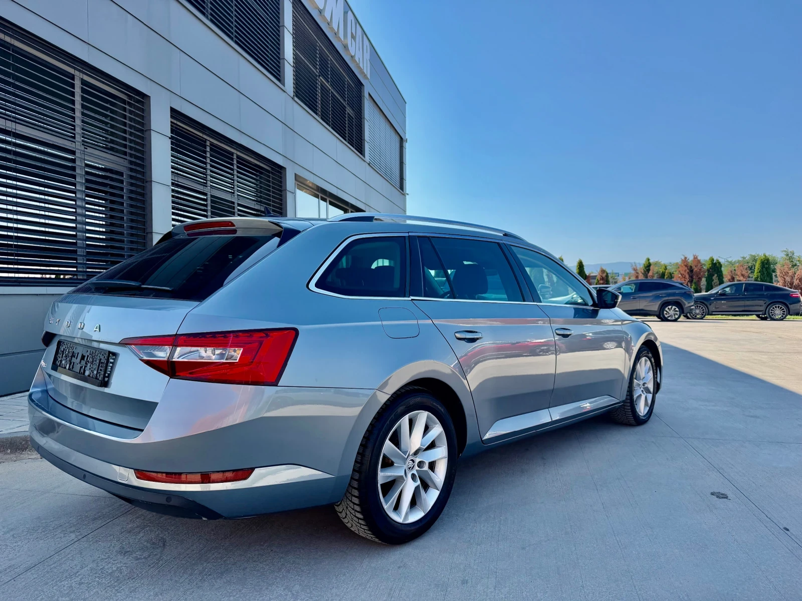 Skoda Superb, снимка 4 - Автомобили и джипове - 55569444