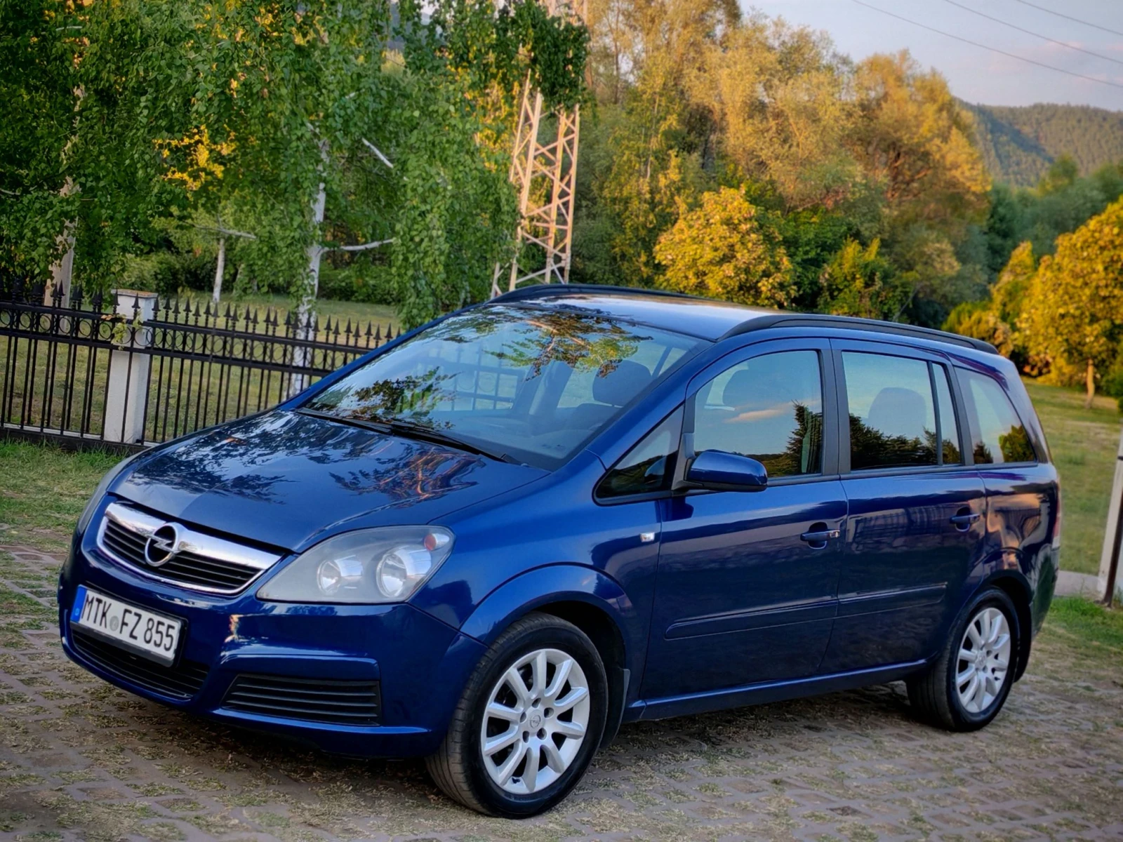 Opel Zafira 1.9CDTI(120)* 6-СКОРОСТИ* 7-МЕСТА* НОВ ВНОС* , снимка 3 - Автомобили и джипове - 55710438