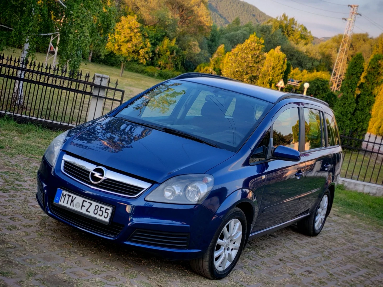Opel Zafira 1.9CDTI(120)* 6-СКОРОСТИ* 7-МЕСТА* НОВ ВНОС* , снимка 2 - Автомобили и джипове - 55710438