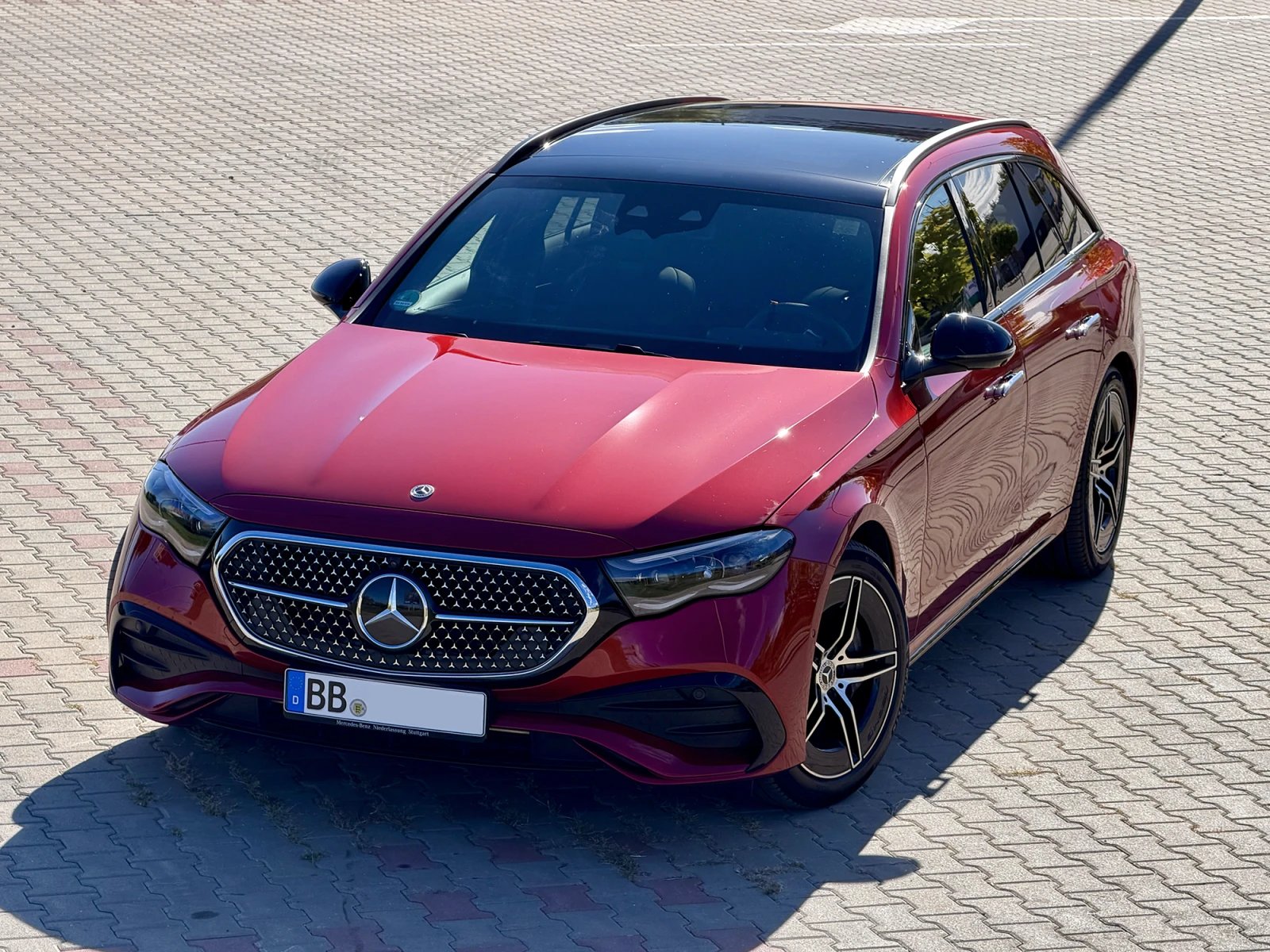 Mercedes-Benz E 220 T AMG Line, снимка 3 - Автомобили и джипове - 56228611