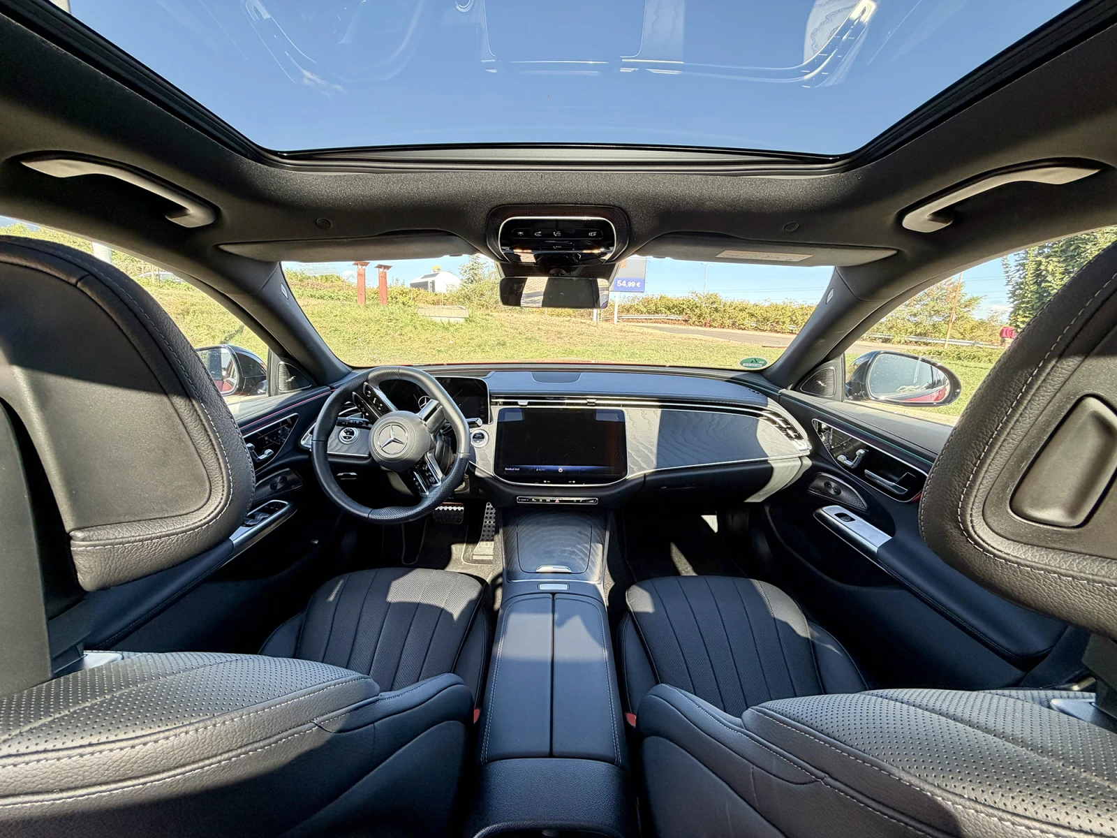 Mercedes-Benz E 220 T AMG Line, снимка 12 - Автомобили и джипове - 56228611