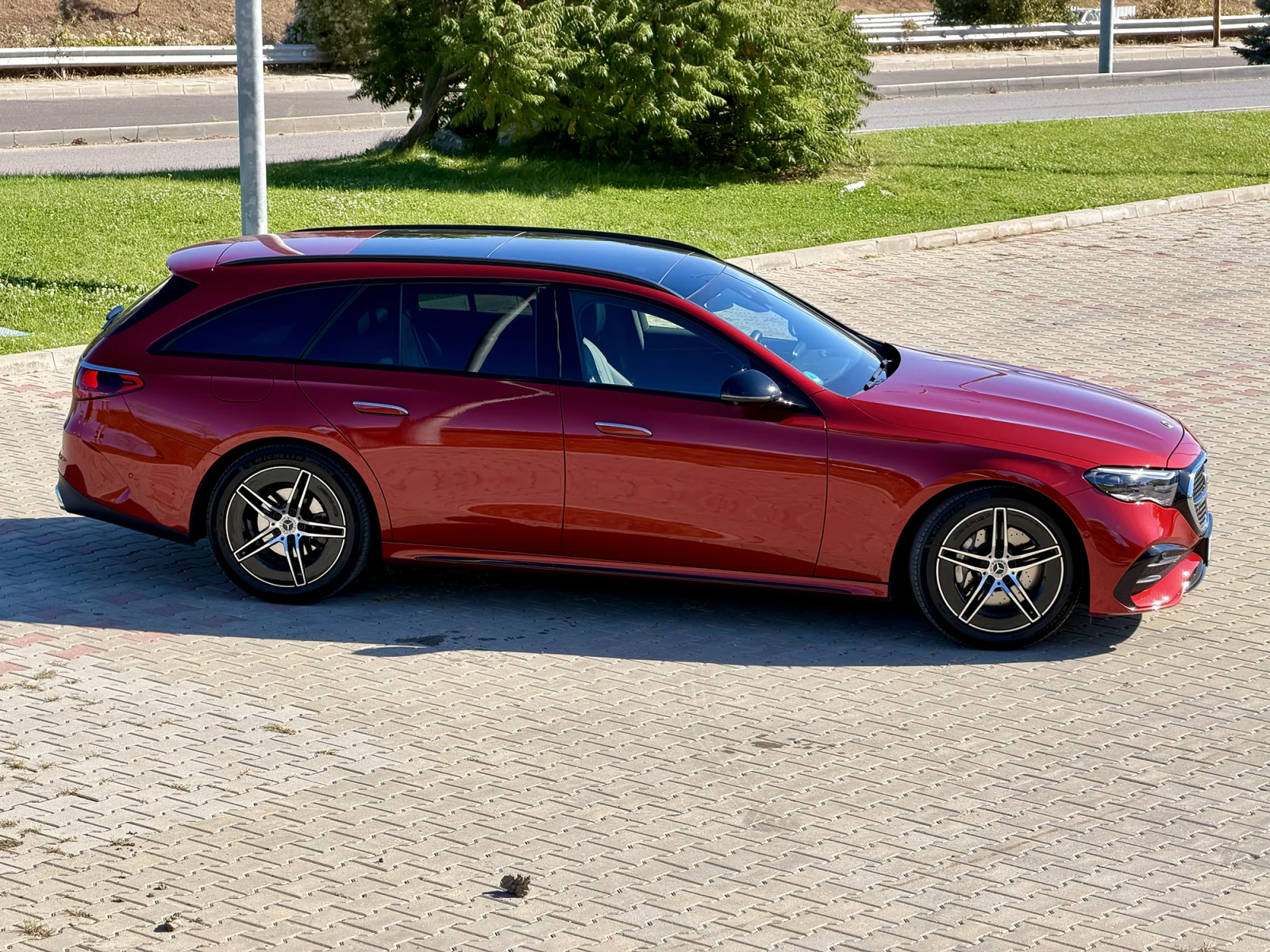 Mercedes-Benz E 220 T AMG Line, снимка 8 - Автомобили и джипове - 56228611