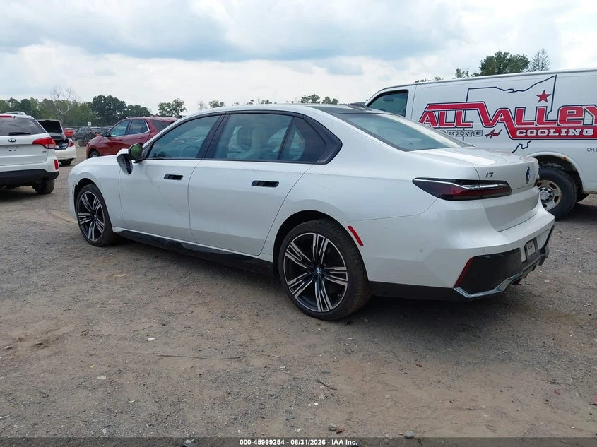 BMW i7 xDrive60, снимка 3 - Автомобили и джипове - 56425133