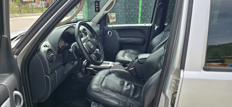Jeep Cherokee 3.7, снимка 10 - Автомобили и джипове - 51382252