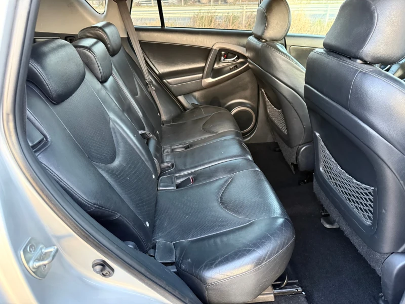 Toyota Rav4 2.2 D-4D / 4X4 / EXECUTIVE / KOJA / KEYLESS / NAVI, снимка 12 - Автомобили и джипове - 52840434